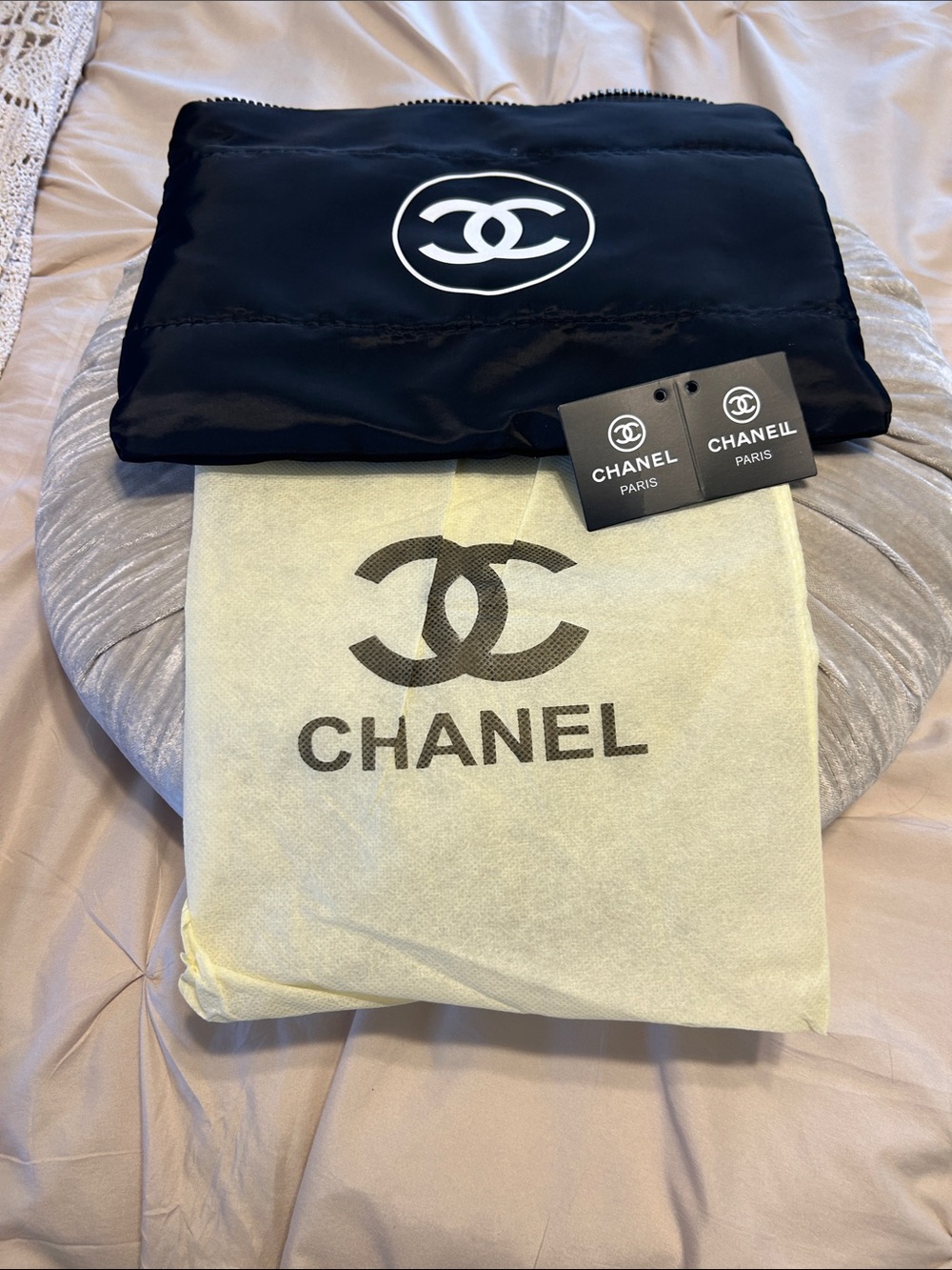 Chanel bag in dust cover GWP - Picture 2 of 12